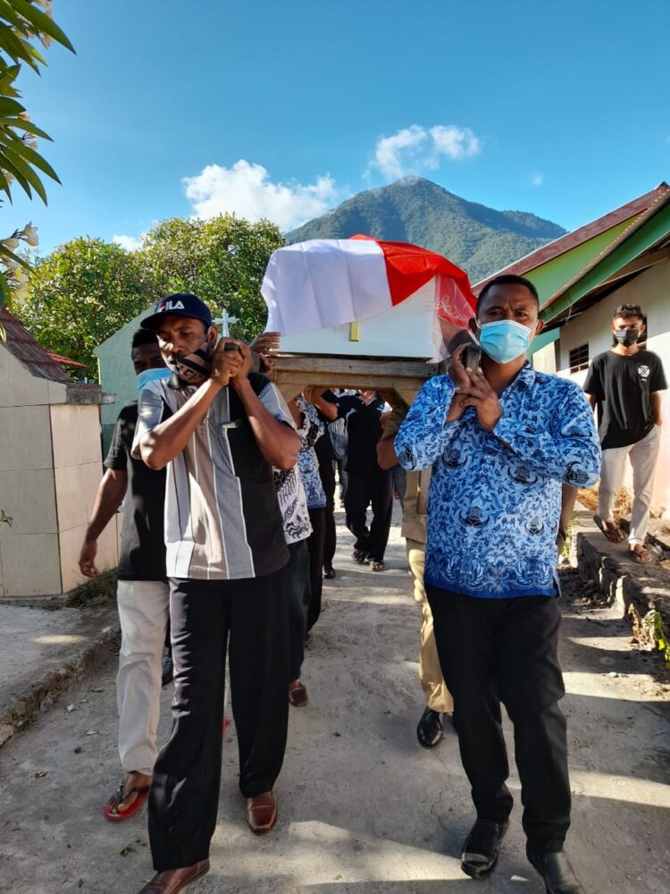 In Memoriam Dra. Fransiska Anyika Hayon, Guru Biologi pada SMAN 1 Larantuka