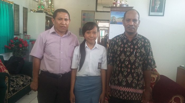 Kepsek SMAN 1 Larantuka Puji Prestasi Jurusan Bahasa